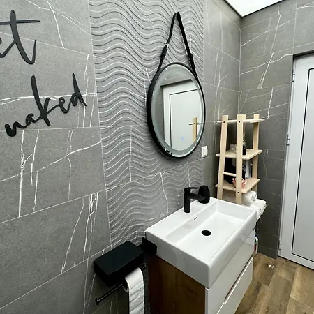 Downtown Gem With Free Private Garage *